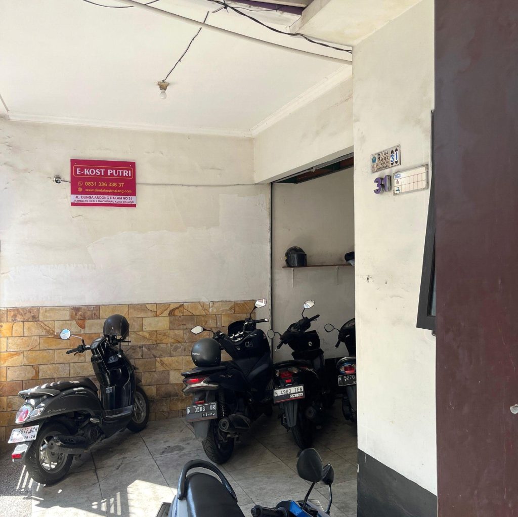 fasillitas kost putri lengkap di malang, kost dengan garasi yang luas, kost dengan lahan parkir luas, kost putri dengan fasilitas mewah di malang, kost putri dengan sarana dan prasarana lengkap di kota malang, kost putri di malang yang aman dan nyaman, kost putri eksklusif dekat UB, kost putri eksklusif yang nyaman daerah malang, kost putri fasilitas lengkap dan nyaman di kota malang, kost putri mahasiswa UB, kost putri mahasiswa UIN, kost putri muslimah di malang untuk mahasiswa Polinema, kost putri muslimah di malang untuk mahasiswa UIN, kost putri muslimah di malang untuk mahasiswa UMM, kost putri terbaik di kota malang, rekomendasi kost putri di malang, rekomendasi kost putri di malang untuk kamu yang sibuk, rekomendasi kost putri fasilitas mewah di malang, rekomendasi kost putri malang yang aman dan nyaman, rekomendasi kost putri untuk yang sibuk. rekomendasi kost putri untuk mahasiswa aktif
